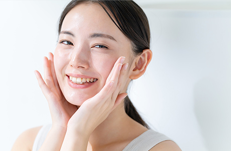 東京銀座の矯正歯科（ワイヤー矯正／マウスピース矯正）「東京銀座A CLINIC デンタル」｜女性笑顔